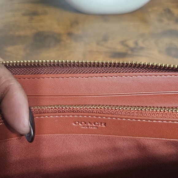 Coach Signature Wallet in Tan/Rust - Picture 11 of 12